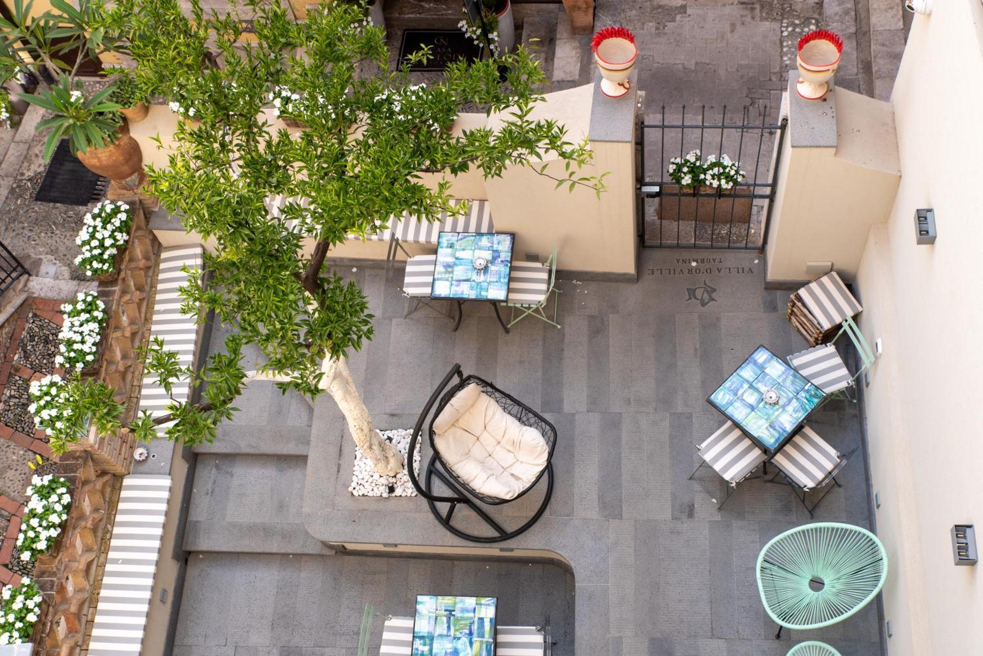 Villa D'Orville Luxury Suites 陶尔米纳 外观 照片