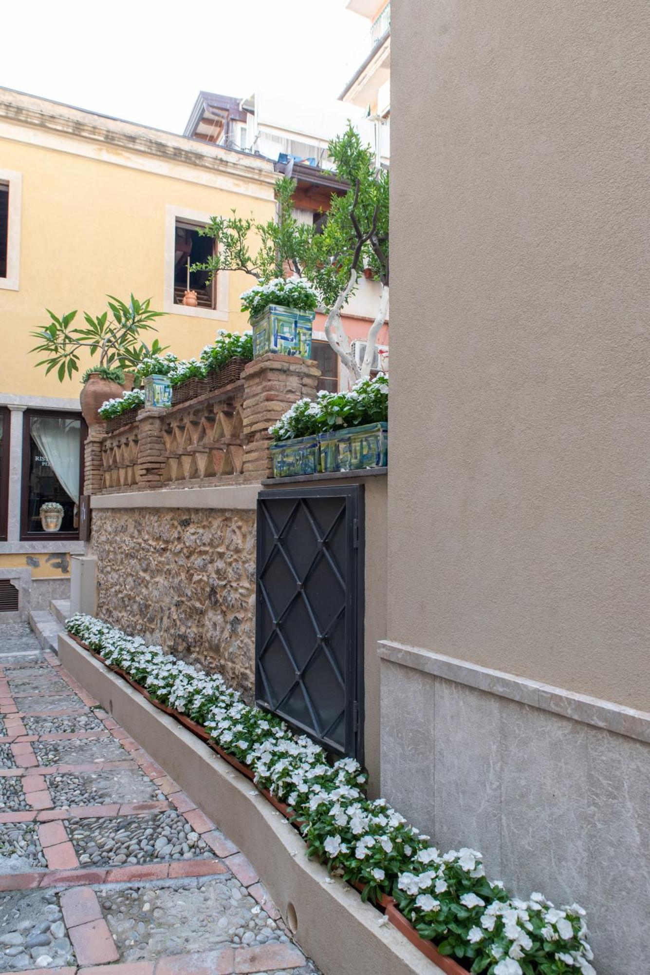 Villa D'Orville Luxury Suites 陶尔米纳 外观 照片