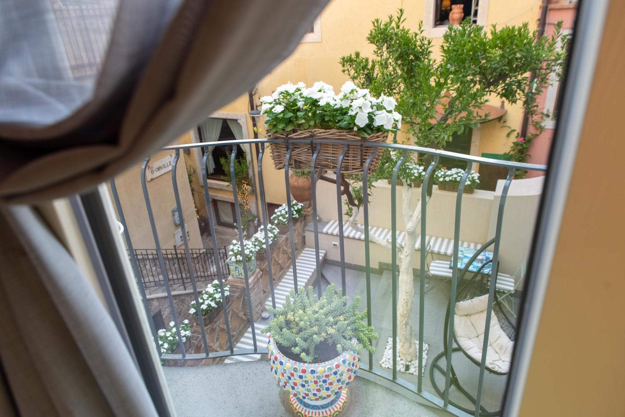 Villa D'Orville Luxury Suites 陶尔米纳 外观 照片