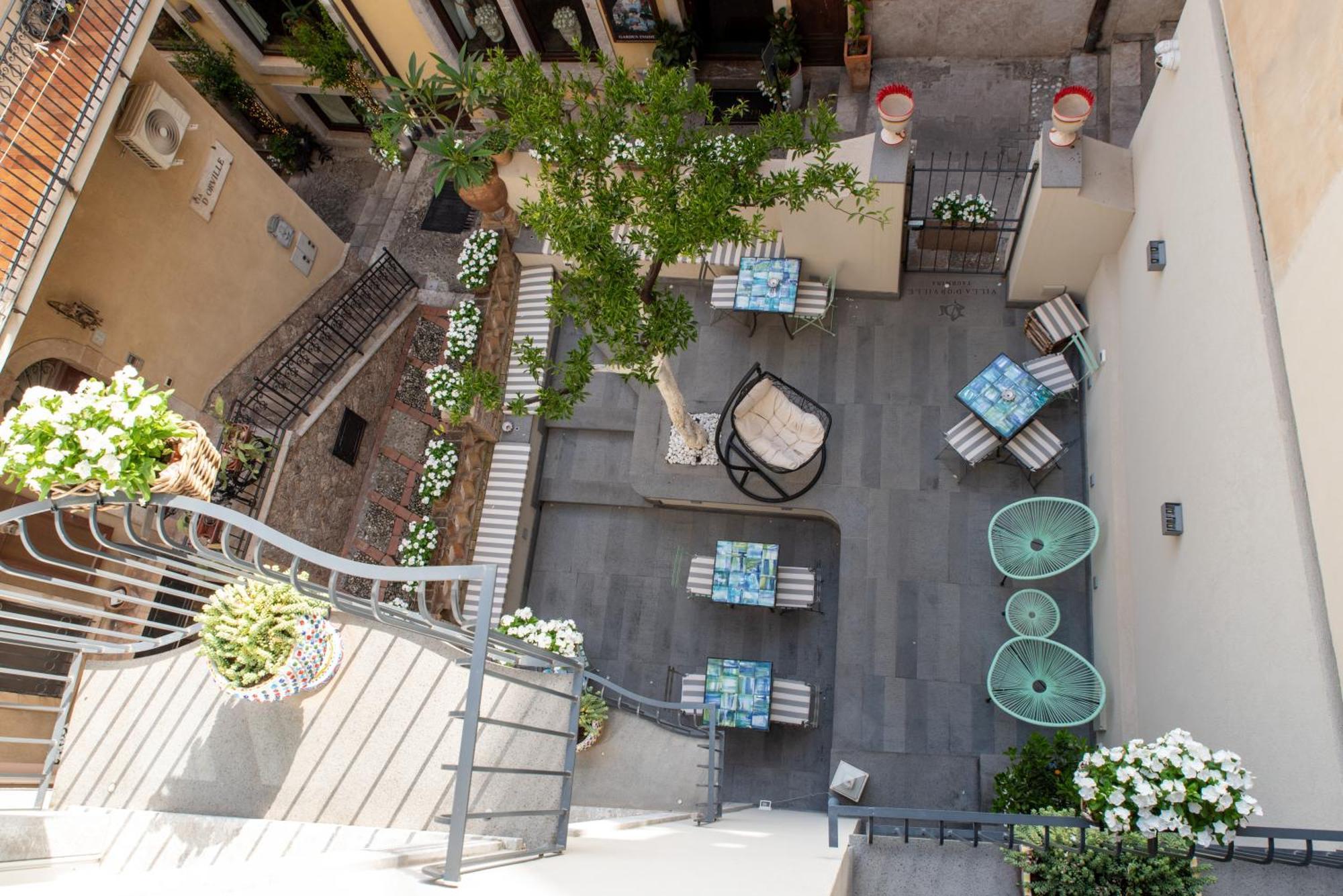 Villa D'Orville Luxury Suites 陶尔米纳 外观 照片