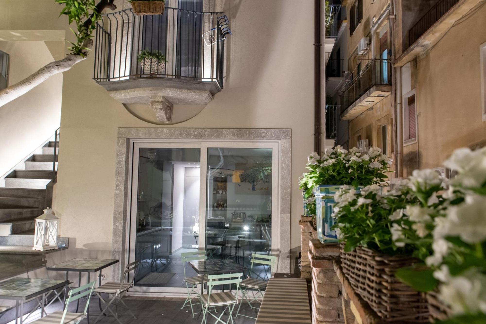 Villa D'Orville Luxury Suites 陶尔米纳 外观 照片