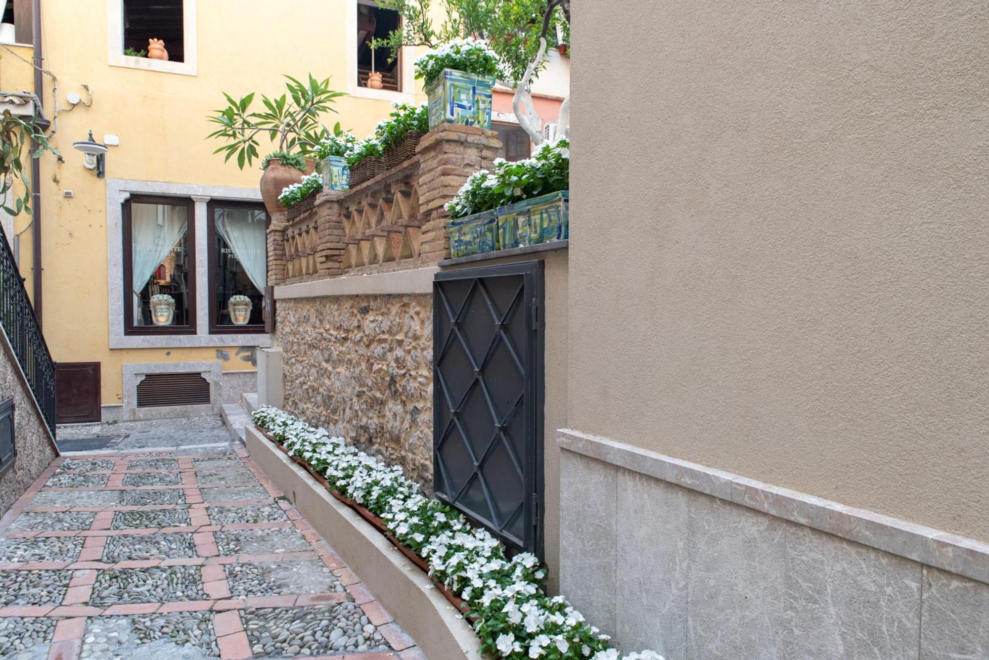 Villa D'Orville Luxury Suites 陶尔米纳 外观 照片
