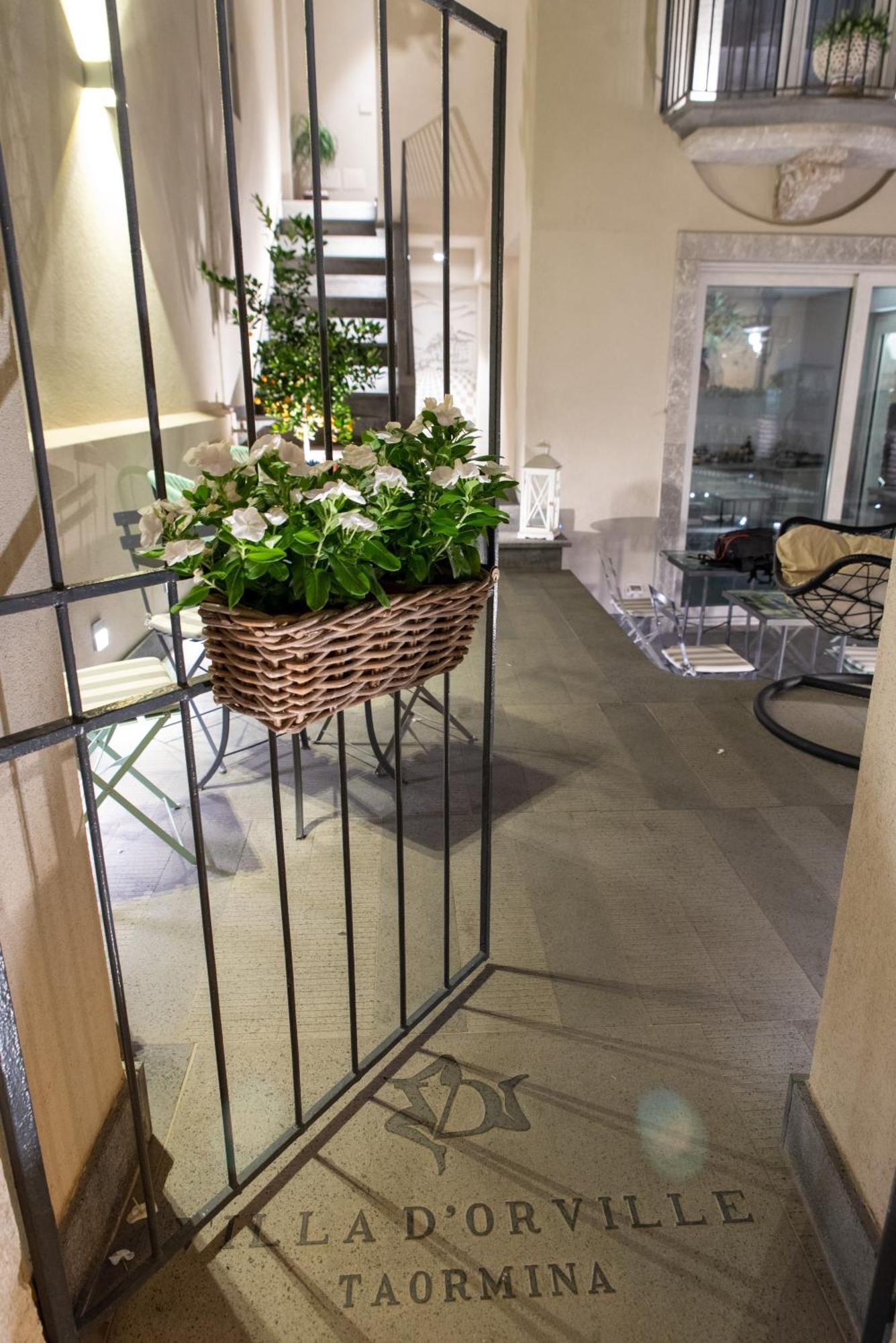 Villa D'Orville Luxury Suites 陶尔米纳 外观 照片