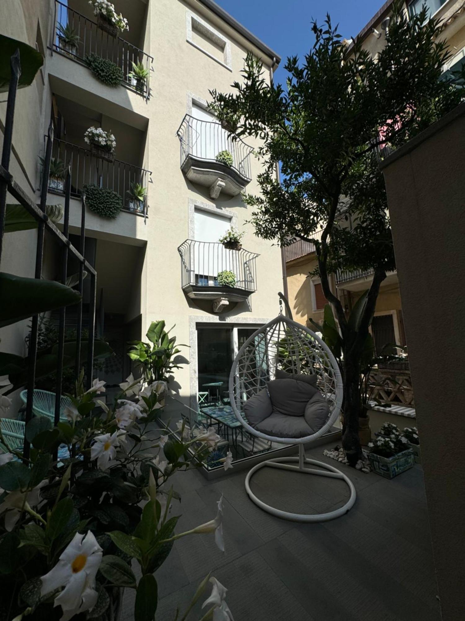 Villa D'Orville Luxury Suites 陶尔米纳 外观 照片