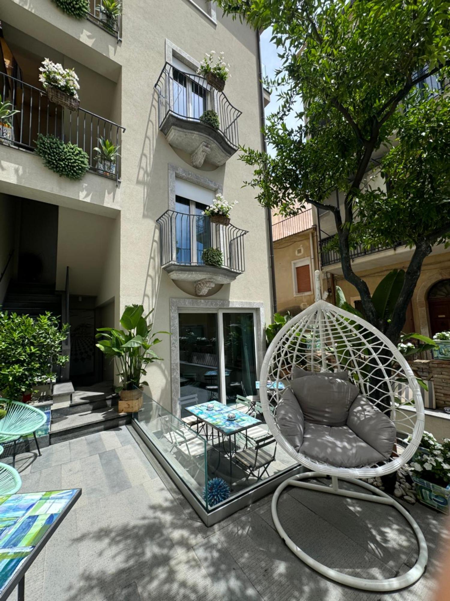 Villa D'Orville Luxury Suites 陶尔米纳 外观 照片